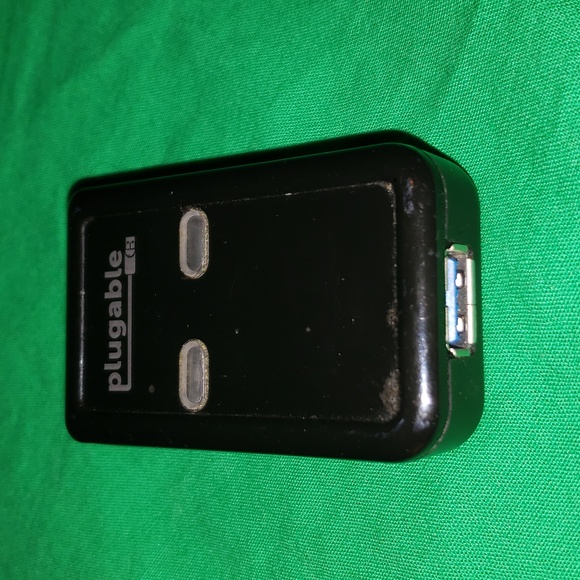 Plugable USB 3.0 Sharing Switch with Two USB 3.0 Cables - Picture 2 of 6